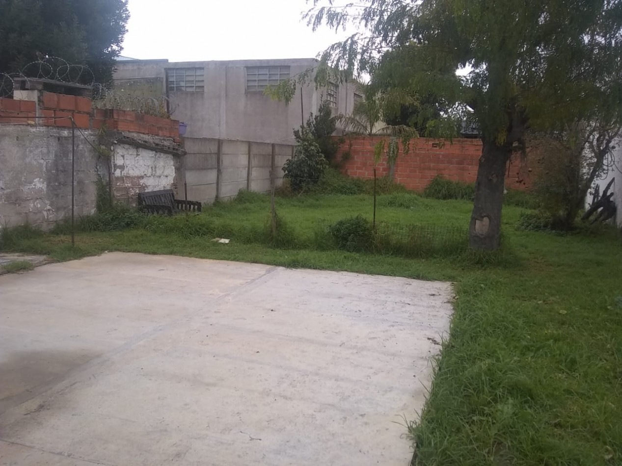 CASA SOBRE AMPLIO LOTE