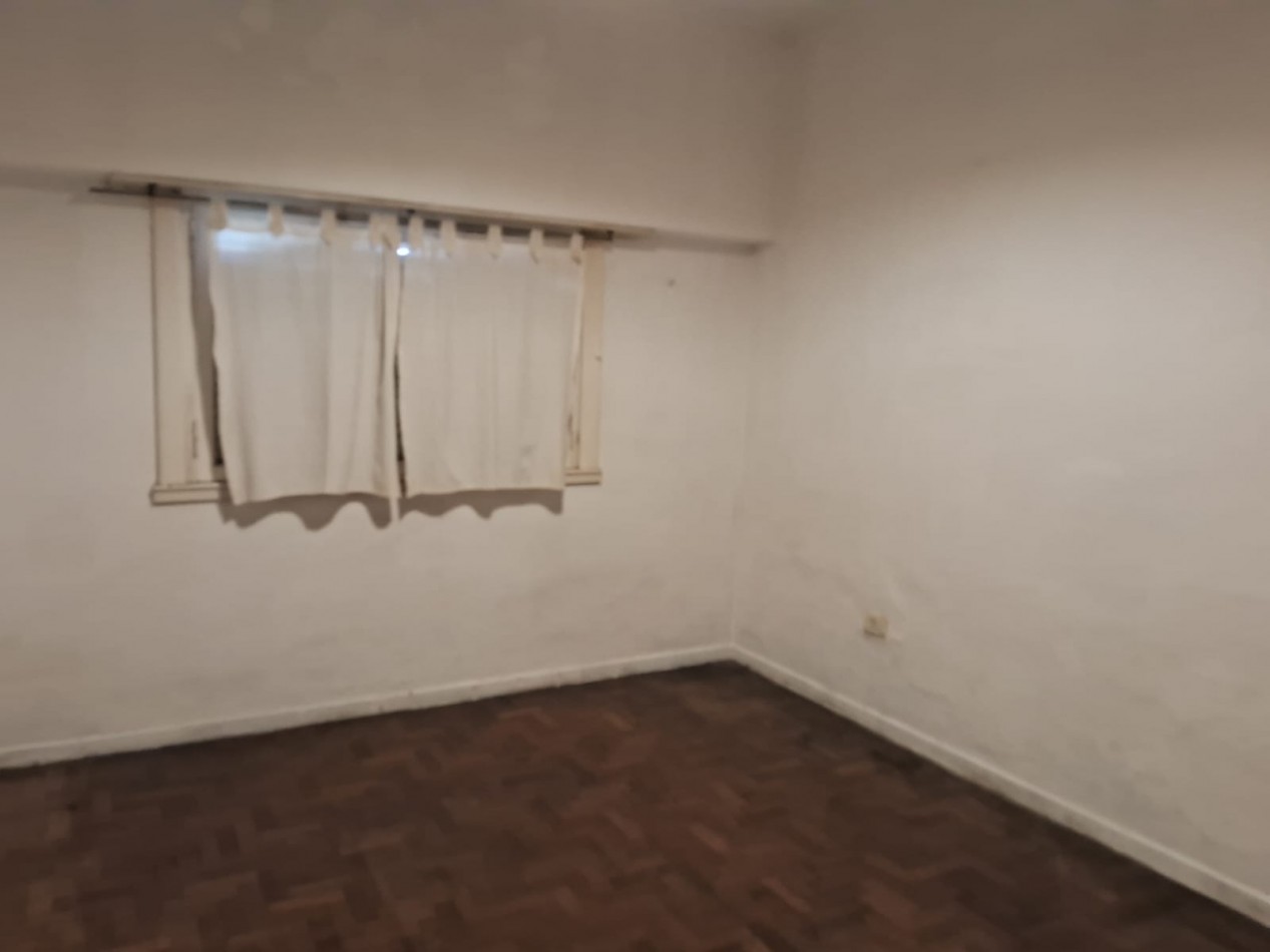 VENTA CHALET CON GALPON EN BLOQUE