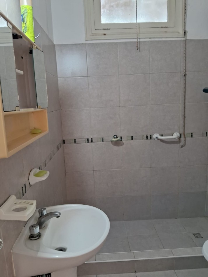 VENTA CHALET CON GALPON EN BLOQUE