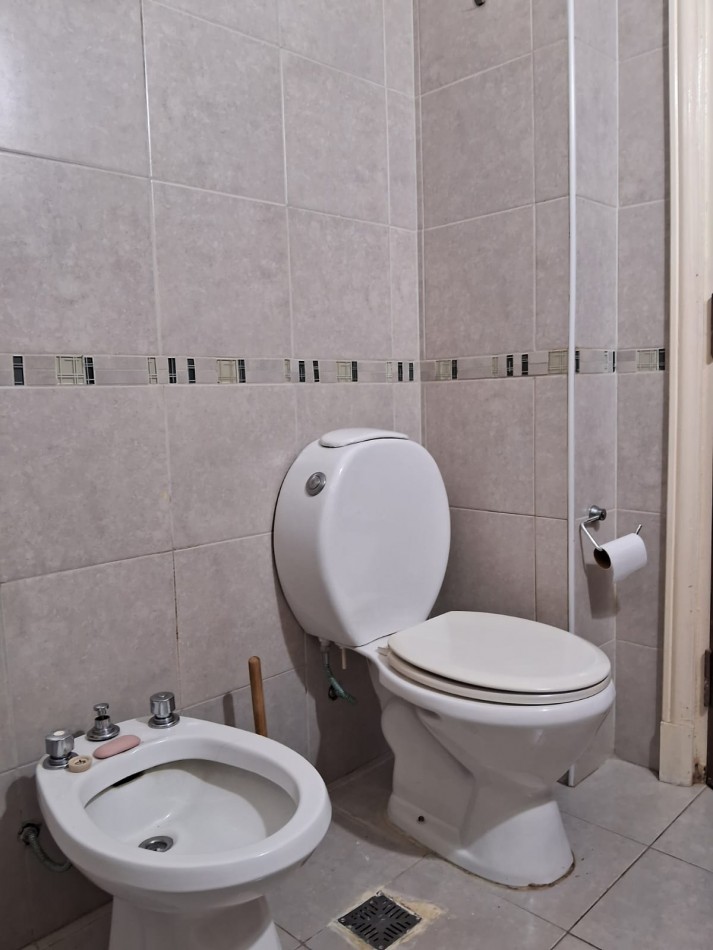 VENTA CHALET CON GALPON EN BLOQUE