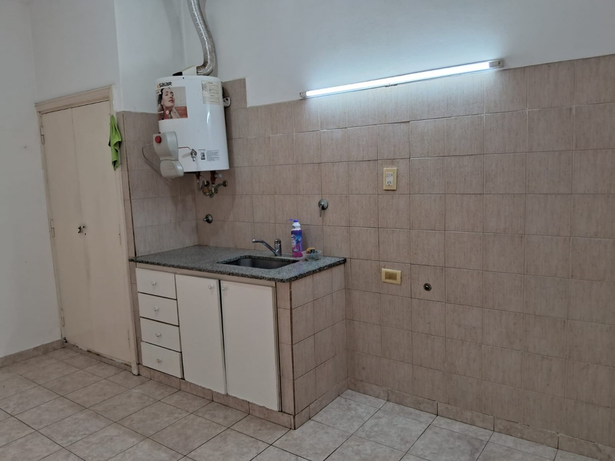 VENTA CHALET CON GALPON EN BLOQUE